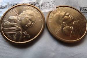 lot 80 image: 4 SACAGAWEA GOLD DOLLAR COINS