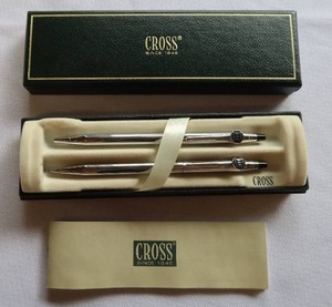 lot 104 image: NIB CROSS PEN  PENCIL SET