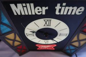 lot 115 image: MILLER HIGH LIFE LIGHT UP CLOCK