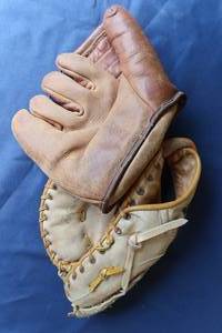 lot 132 image: VINTAGE BASEBALL GLOVES