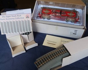 lot 133 image: NIB BUDWEISER CLYDESDALE TRAIN CAR PLUS TRACKS