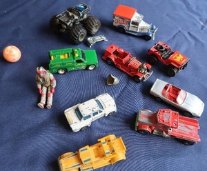 lot 138 image: HOTWHEELS, MATCHBOX AND MORE
