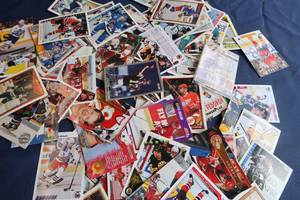 lot 144 image: HOCKEY CARDS