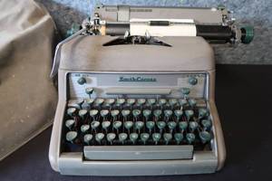 lot 165 image: VINTAGE SMITH CORONA