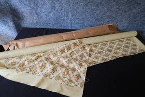 lot 167 image: VINTAGE  ANTIQUE ROLL OF HAND PRINTED CLOTH