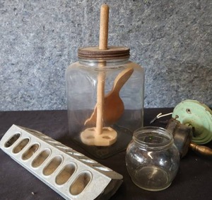 lot 172 image: VINTAGE HAND BUTTER CHURN AND ASSORTED EXTRAS
