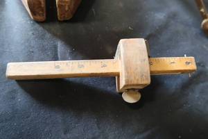 lot 174 image: VINTAGE TOOLS