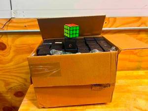lot 21 image: Case of 100 Speed Ripper Cubes