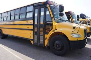 lot 16 image: 2009 Freightliner B2 School Bus - Current DOT