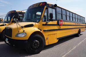 lot 17 image: 2009 Freightliner B2 School Bus