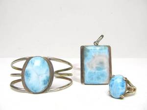 lot 9 image: Lovely Matching Sterling Silver & Larimar Pendant Bracelet & Ring
