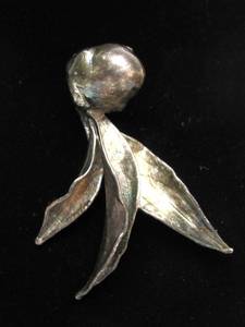 lot 13 image: Large Signed Sculptural Nut & Leaves Brooch