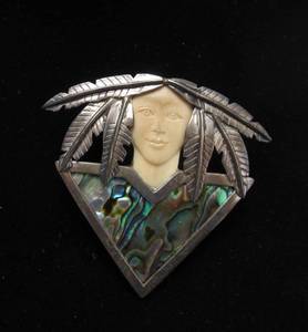 lot 33 image: Sterling Silver & Abalone Face Brooch Pendant by Zealandia