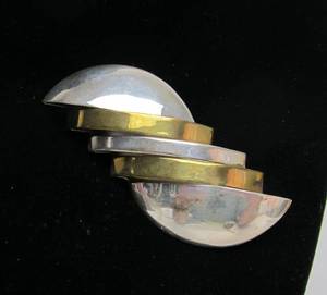 lot 36 image: Larger Chunky Vintage Taxco 2-Tone Sterling Silver & Gold Brooch