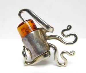 lot 38 image: Very Cool Sterling Silver & Amber Sculptural Octopus Brooch