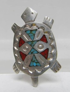 lot 42 image: Vintage Southwestern Sterling Silver Inlaid Turtle & Bear Brooches