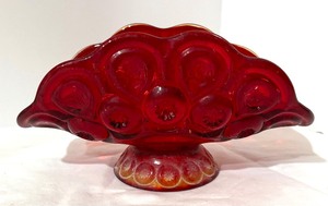lot 25 image: Vintage L.E. Smith Amberina Moon and Stars Banana Dish