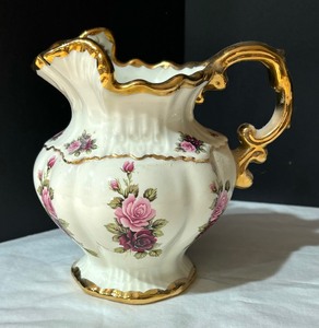 lot 60 image: Pretty Vintage Petite Pitcher and Bowl Set