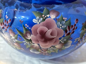 lot 10 image: Beautiful Vintage Hand Painted Cobalt Blue Vase