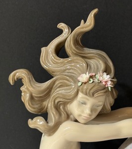 lot 19 image: Lladro Mermaid Illusion Figurine