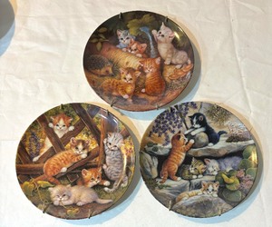 lot 64 image: Nine Kahla Cat Motif Collectors Plates