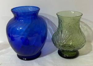 lot 65 image: Variety of Vintage Colored Glass Vases, Bowls and Candle Holders including a Vintage Anchor Hocking Rain Flower Vase