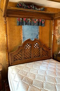 lot 2 image: Vintage Four Poster Queen Canopy Bed