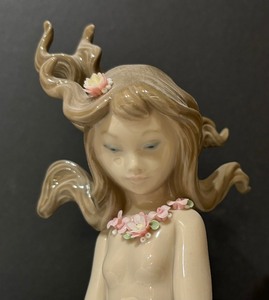 lot 68 image: Lladro Mirage Mermaid Figurine