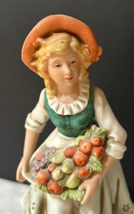 lot 70 image: Vintage Homco Boy Harvesting and Farm Girl Figurines