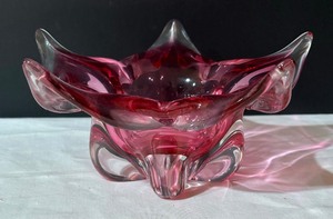 lot 73 image: Vintage Chribska Bohemian Pink Star Flower Dish