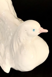 lot 33 image: Pair of Vintage Porcelain Doves Doves, Made in Italy