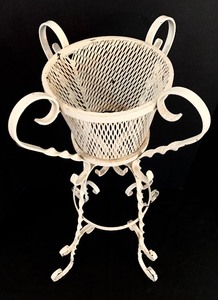 lot 40 image: Whimsical Vintage White Metal Plant Stand