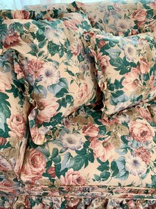 lot 44 image: Vintage Floral Sofa