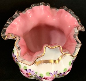 lot 54 image: Fenton Silver Crest Charlton Rose Hand Painted Ruffled Bowl