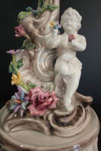 lot 11 image: Fabulous Vintage Cherubic Lamp