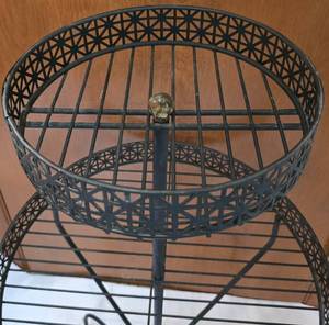 lot 87 image: Versatile Black Metal Display Stand