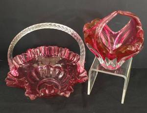 lot 89 image: Stunning Murano and Fenton Art Glass Baskets
