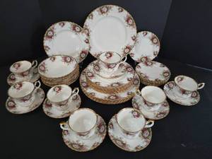 lot 98 image: Vintage Royal Albert 1970 Celebration Bone China Dining Set