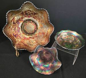 lot 99 image: Vintage Fenton Carnival Glass Bowls