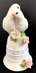 lot 106 image: Vintage Lot of Porcelain Bird Figurines Including Homcos Graceful Reflections Swan Music Box