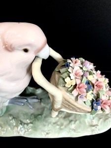 lot 107 image: Vintage Lladro Bird Figurine, How Skillful