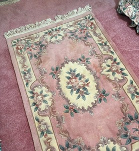 lot 178 image: Vintage Pretty Pink Accent Rug