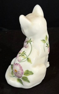 lot 180 image: Vintage Fenton Hand Painted Cat Figurine