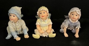 lot 187 image: Collection of Boyds Faerietots Figurines and Stand