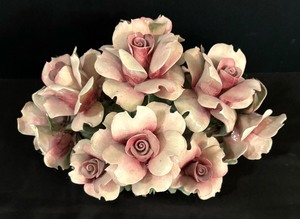 lot 188 image: Nuova Capodimonte Floral Decor