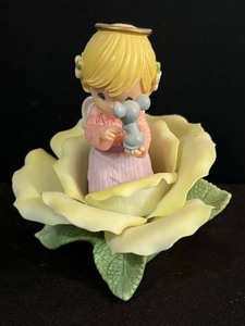 lot 192 image: Six Adorabel Expressive Blossoms Figurines