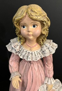 lot 232 image: Vintage Girl Figurine