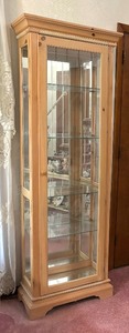 lot 8 image: Glass Front Display Cabinet