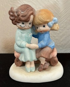 lot 235 image: Sisters and Best Friends Figurines