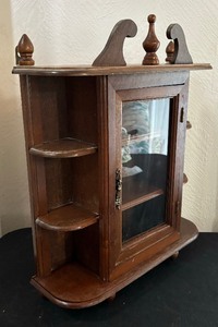 lot 244 image: Charming Vintage Wall Mounted Curio Cabinet